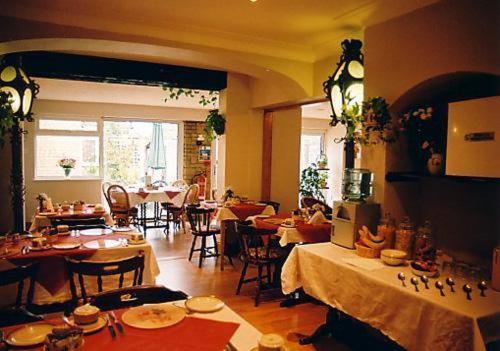 Nonsuch Park Hotel Epsom Esterno foto